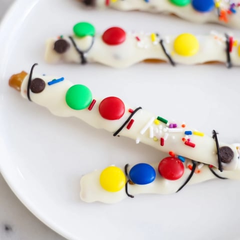 Festive No-Bake Pretzel Christmas Lights: colorful candy-dipped pretzel sticks, perfect holiday party snack.